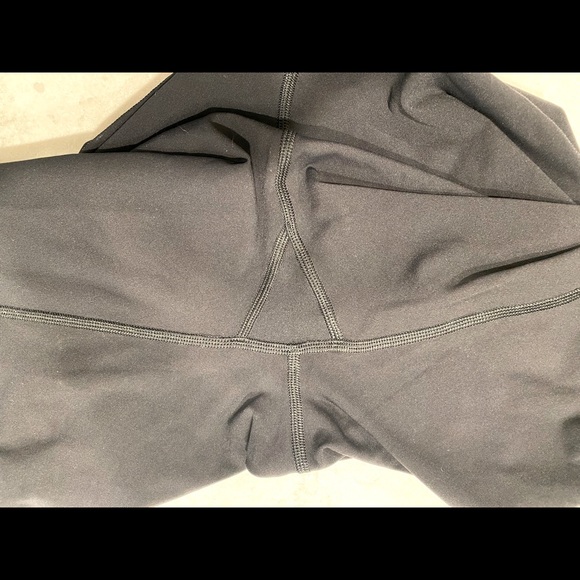 Lululemon Wunder Under HR 28” size 6 - Picture 4 of 5